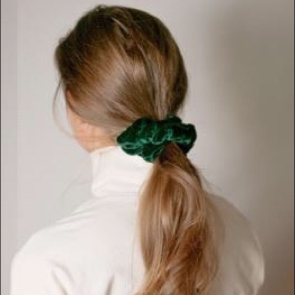 Accessories - 🌿 Emerald Green Velvet Scrunchy